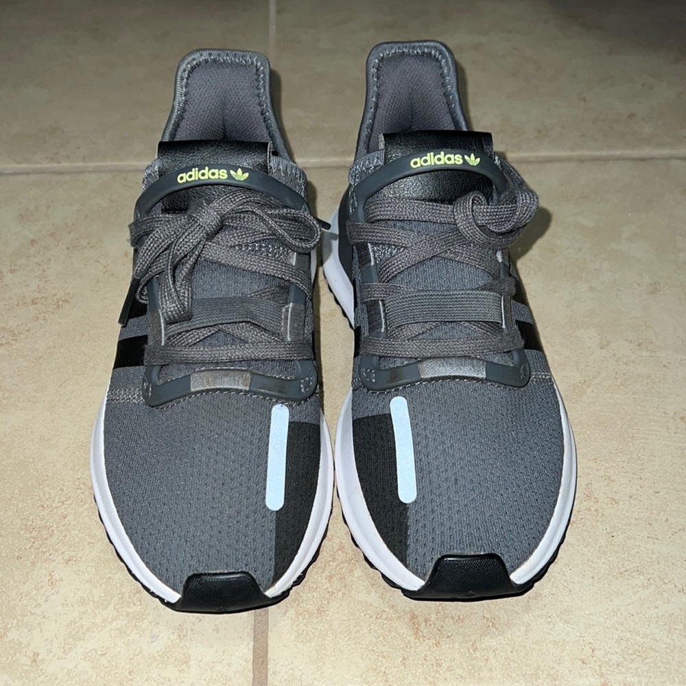 Adidas Sneakers